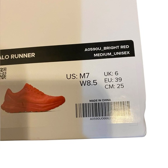 NWT Alo Yoga runner shoes BRIGHT RED Size 8.5 - Picture 6 of 6